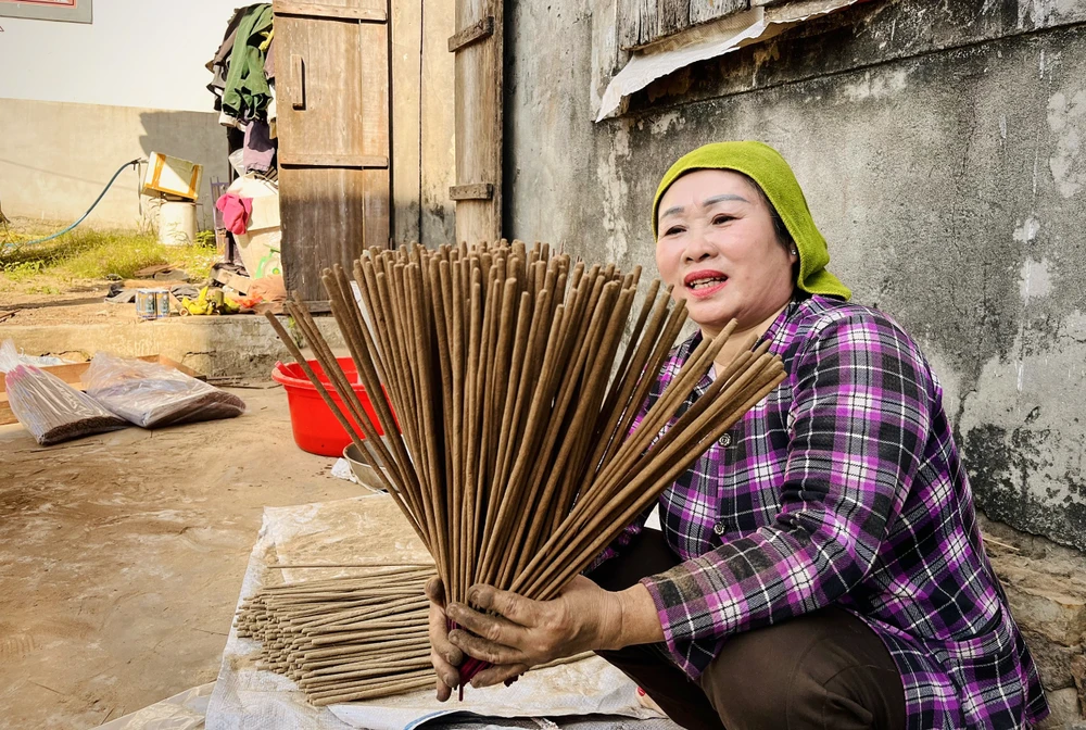 Lang-huong-tram-300-nam-tuoi-o-Quang-Binh-tat-bat-vao-vu-Tet (6).jpg