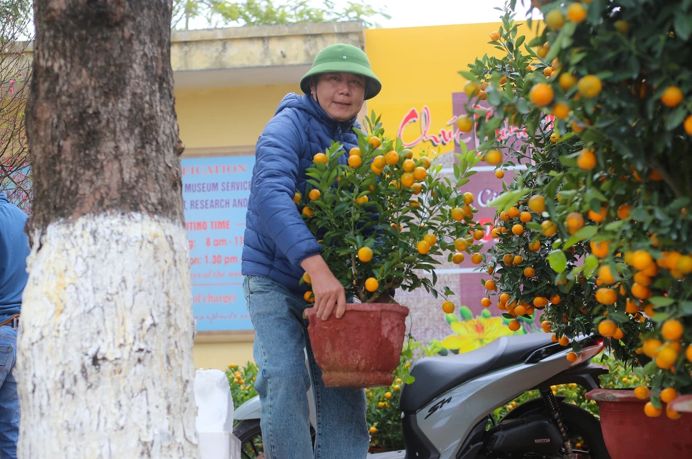 Dao-quat-xuong-pho-ron-rang-khong-khi-tet-o-quang-binh (15).JPG