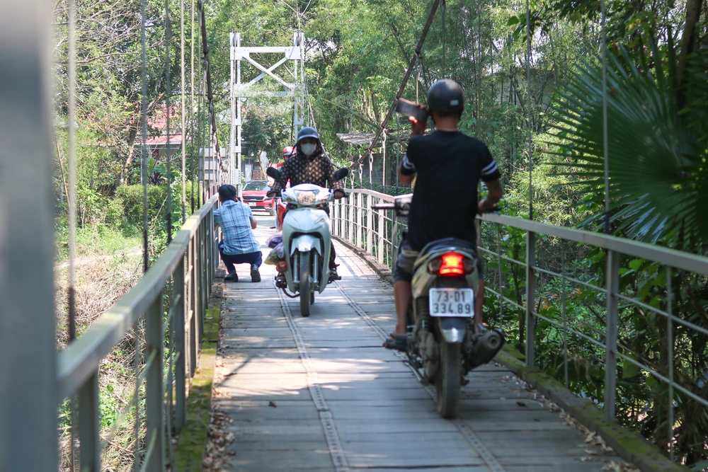 Những cây cầu treo gồng mình kéo dài tuổi thọ