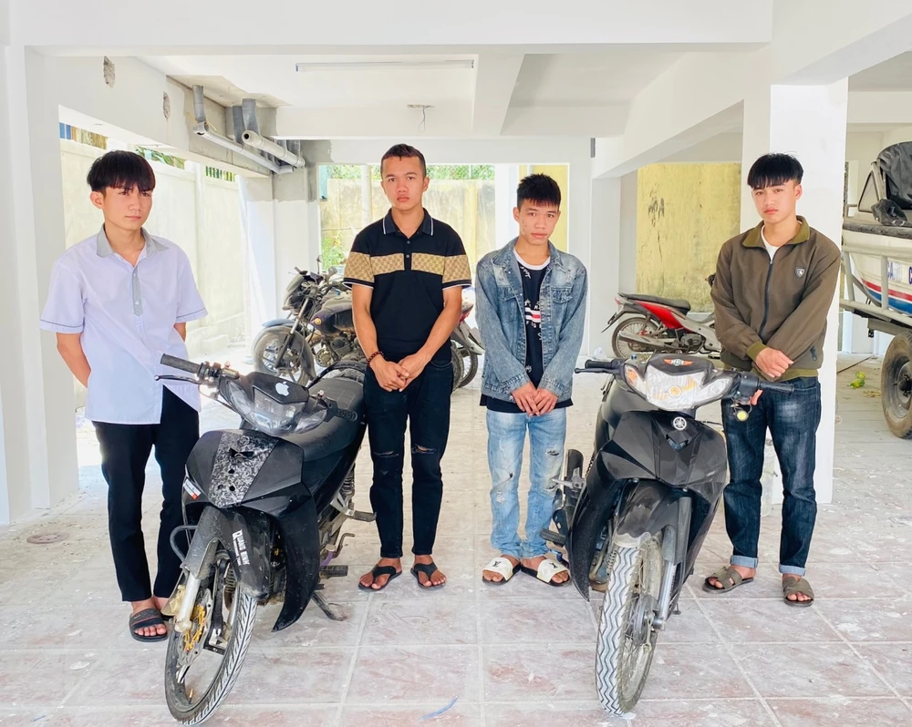 Quảng Bình: Bắt nhóm thanh niên chặn xe người đi đường để chiếm đoạt tài sản