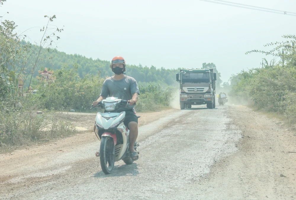 Quảng Bình: Dân ‘kêu trời’ vì tuyến đường liên xã bị băm nát