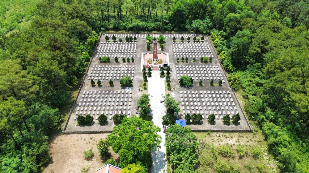 Người cựu binh gần 35 năm chăm sóc mộ liệt sĩ hi sinh trên tuyến lửa Trường Sơn