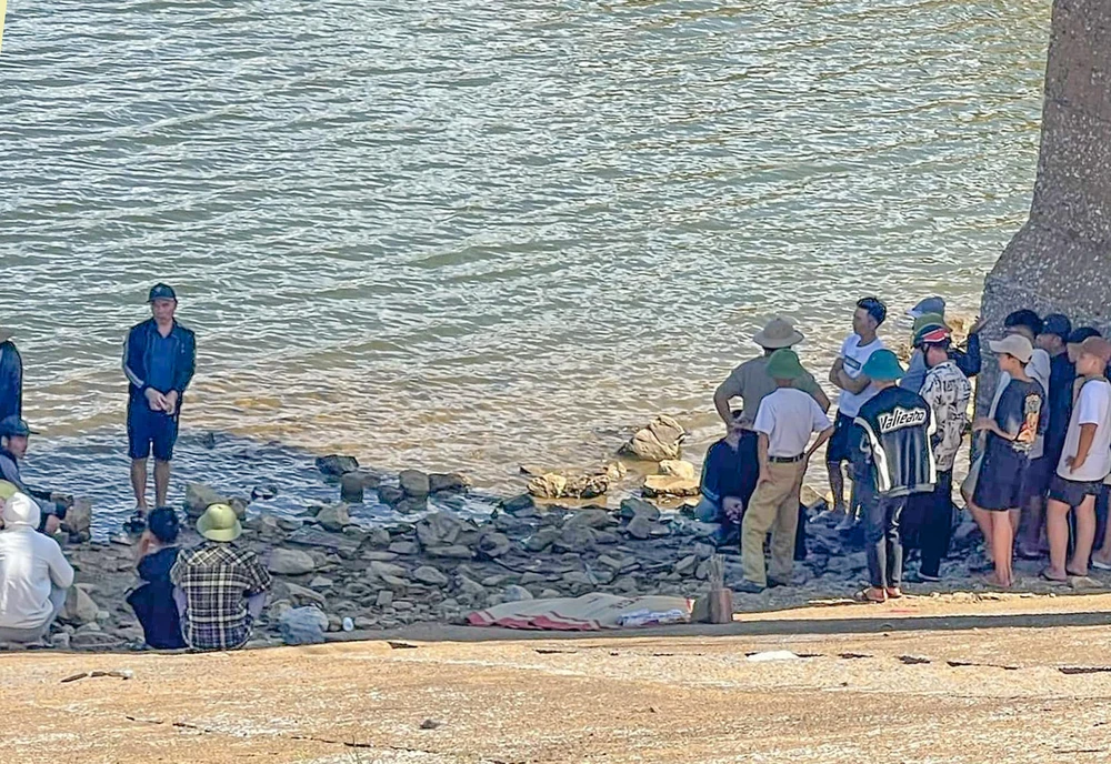 Đi tắm mát ở hồ, người dân phát hiện thi thể cháu bé 10 tuổi