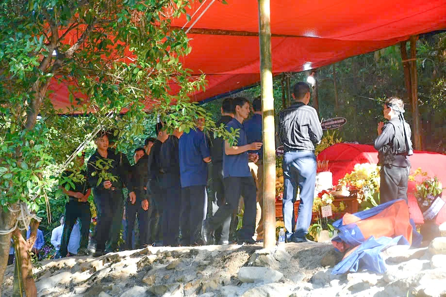 An táng phu nhân Đại tướng Võ Nguyên Giáp ở Vũng Chùa-Đảo Yến