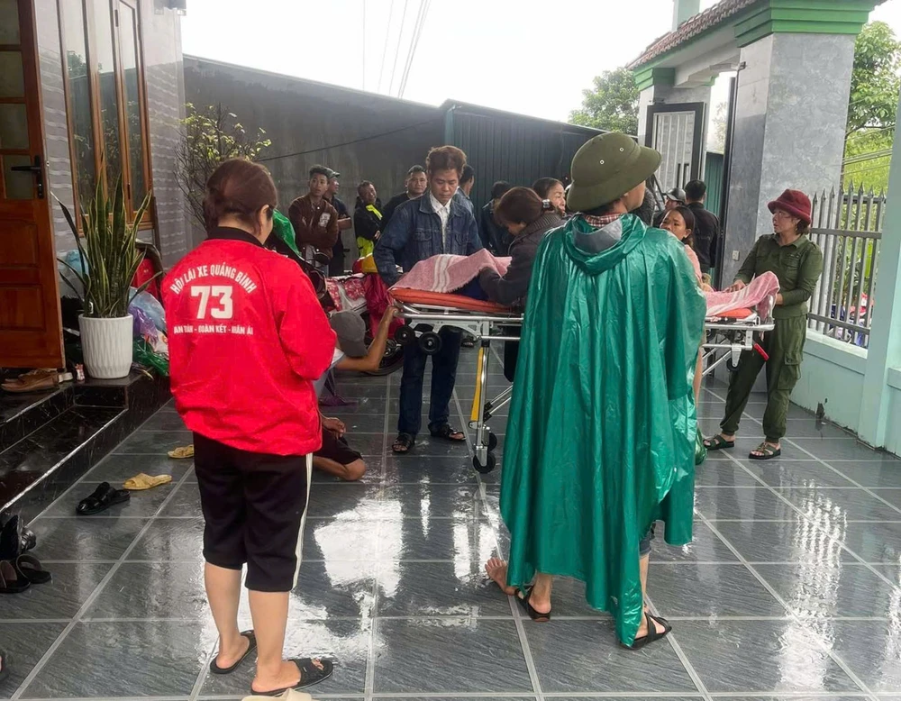 Nam thanh niên ở Quảng Bình bị điện giật tử vong khi đuổi khỉ leo trên cột điện