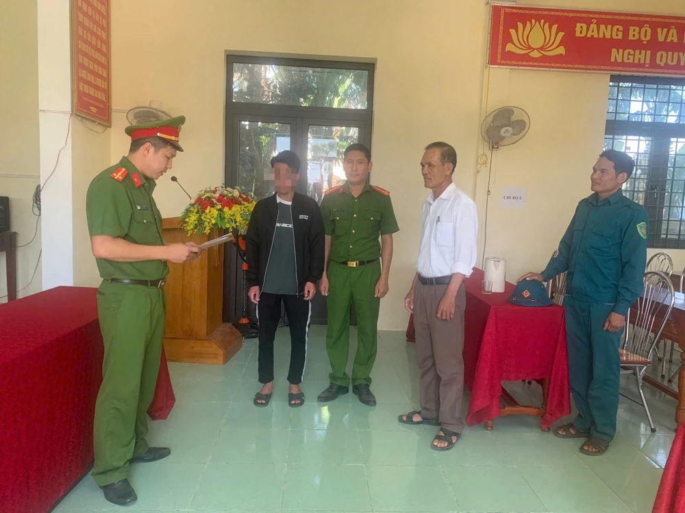 Nam sinh lớp 12 ở Quảng Bình dùng dao đâm bạn học tại nhà vệ sinh