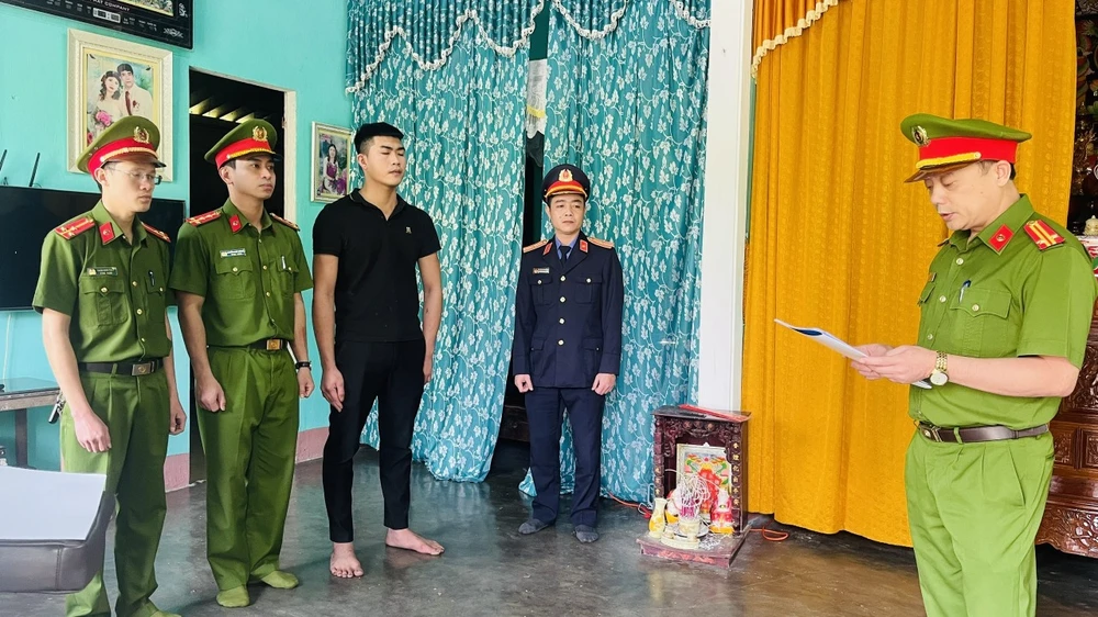 Khởi tố nam thanh niên tham ô tài sản của công ty để tiêu xài