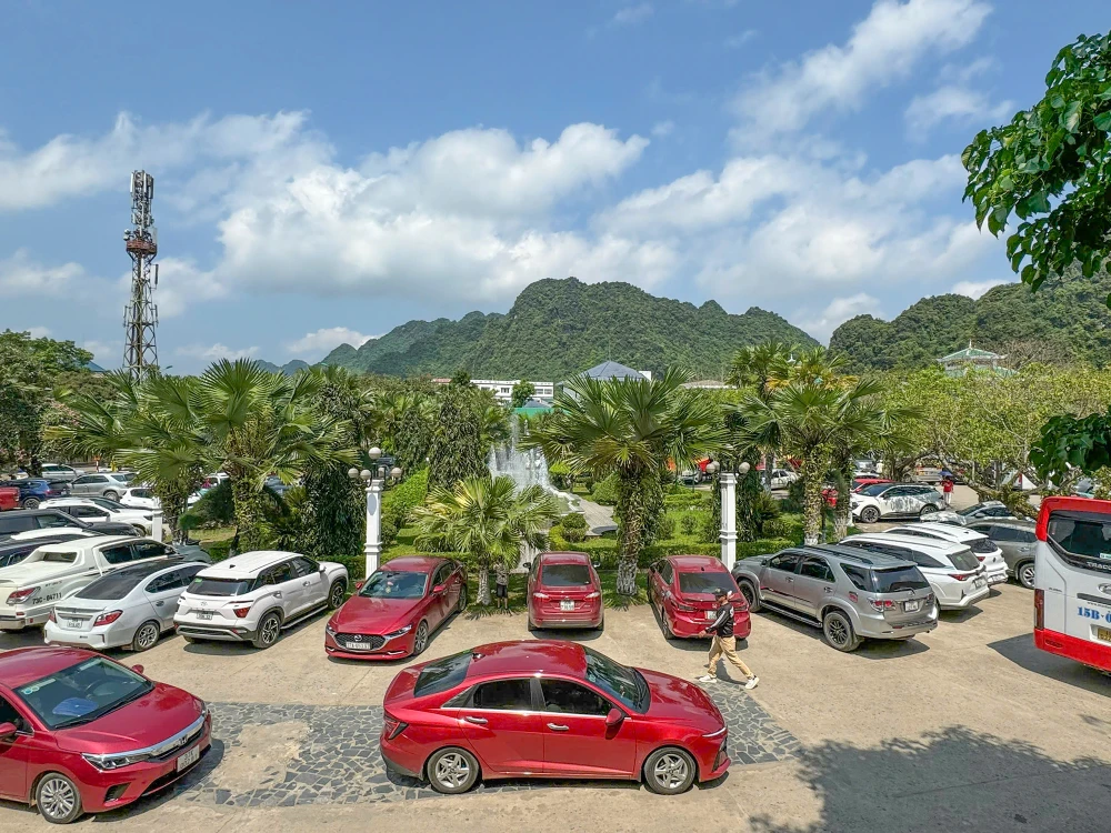 Phong Nha-Kẻ Bàng đông nghẹt khách dịp 30-4, khách sạn kín phòng