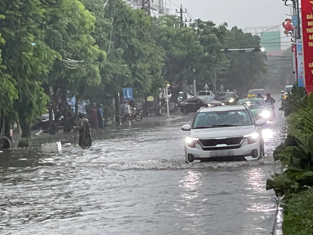 ngap-ung-nhieu-tuyen-duong-o-Dong-Hoi (1).jpg