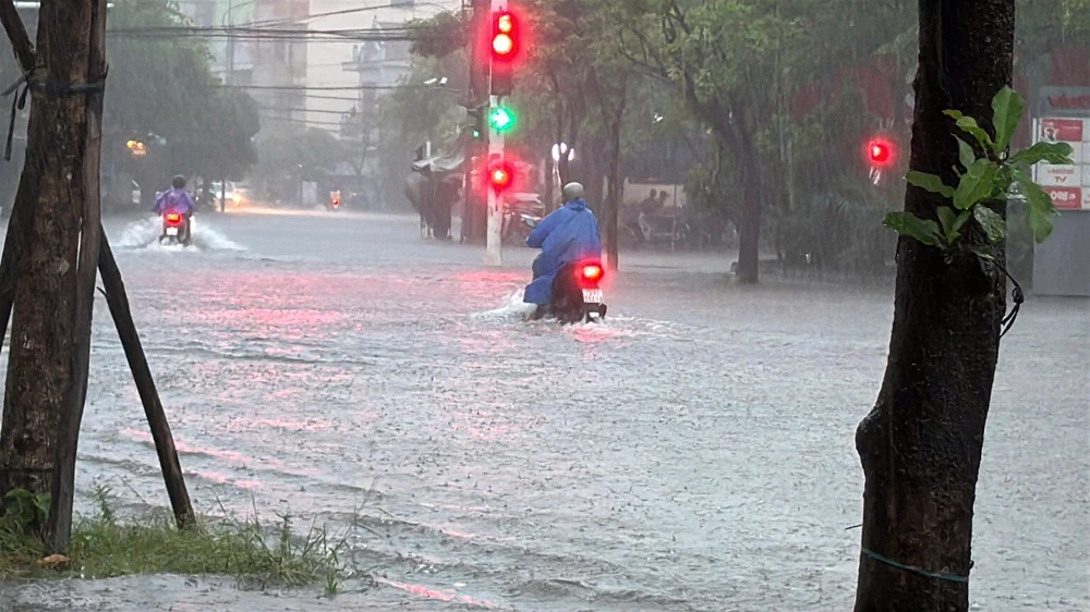 ngap-ung-nhieu-tuyen-duong-o-Dong-Hoi (2).jpg