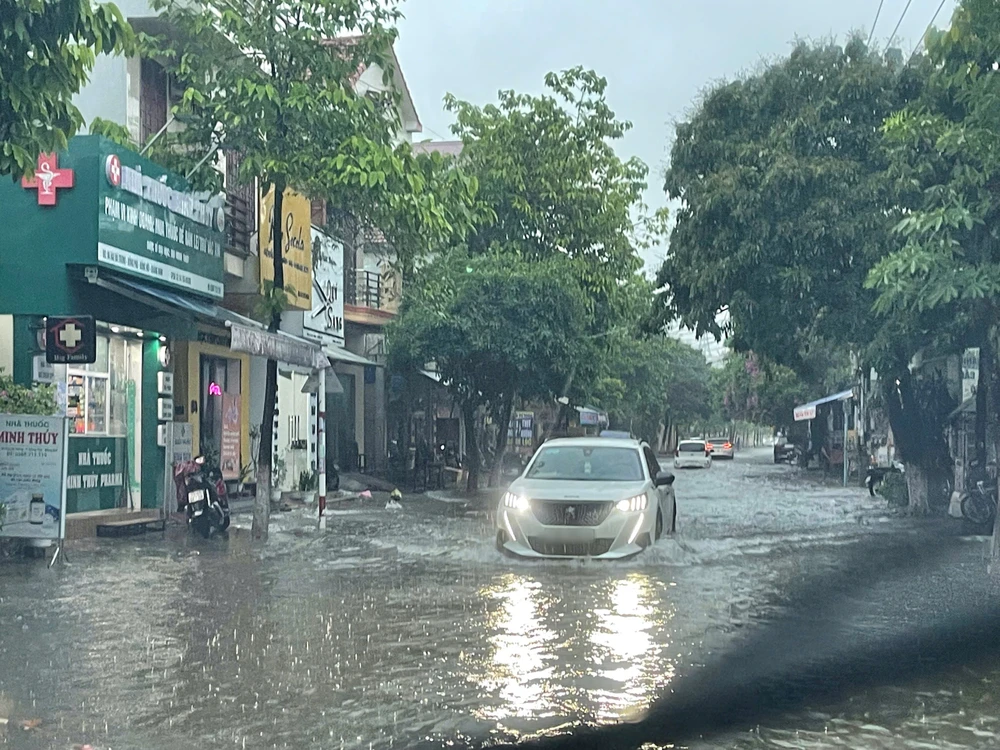 ngap-ung-nhieu-tuyen-duong-o-Dong-Hoi (4).jpg