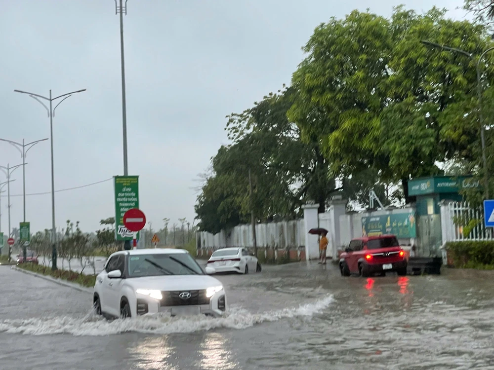 ngap-ung-nhieu-tuyen-duong-o-Dong-Hoi (7).jpg