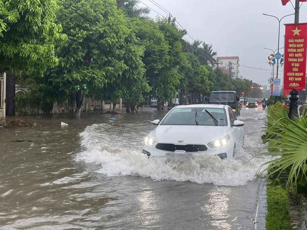 ngap-ung-nhieu-tuyen-duong-o-Dong-Hoi (8).jpg