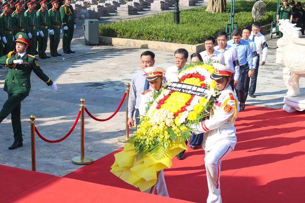 Trang nghiêm lễ truy điệu, an táng 17 hài cốt liệt sĩ hy sinh ở nước bạn Lào