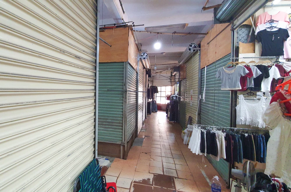 Vì sao hàng trăm ki-ốt ở ngôi chợ lớn nhất Quảng Bình nghỉ bán ?