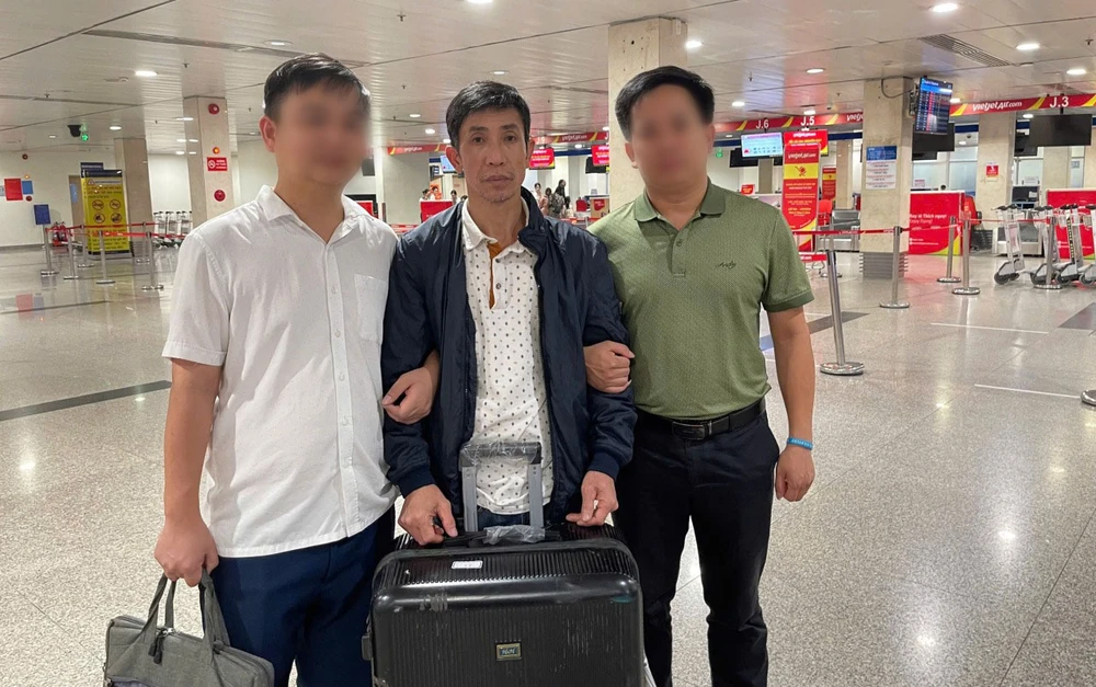 Ở nước ngoài 4 năm trốn lệnh truy nã, người đàn ông bị bắt khi vừa xuống sân bay