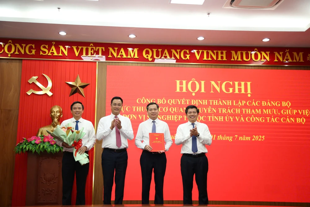 Công bố lãnh đạo các cơ quan thuộc Tỉnh ủy và UBND tỉnh Quảng Trị