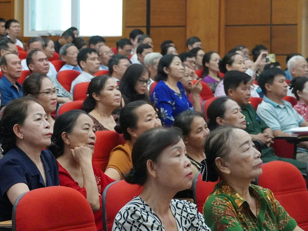 pho-thu-tuong-nguyen-chi-dung-tiep-xuc-cu-tri (1).jpg