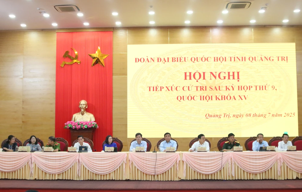 Phó Thủ tướng Nguyễn Chí Dũng tiếp xúc cử tri tại Quảng Trị