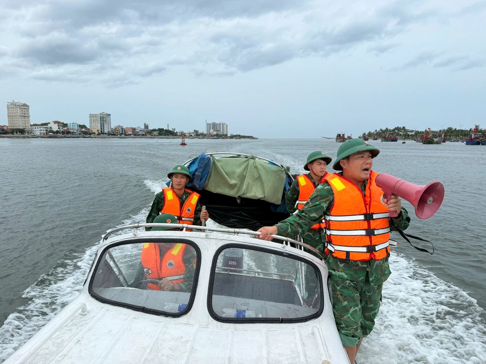Quảng Trị kêu gọi tàu thuyền trên biển tìm nơi tránh trú bão số 3