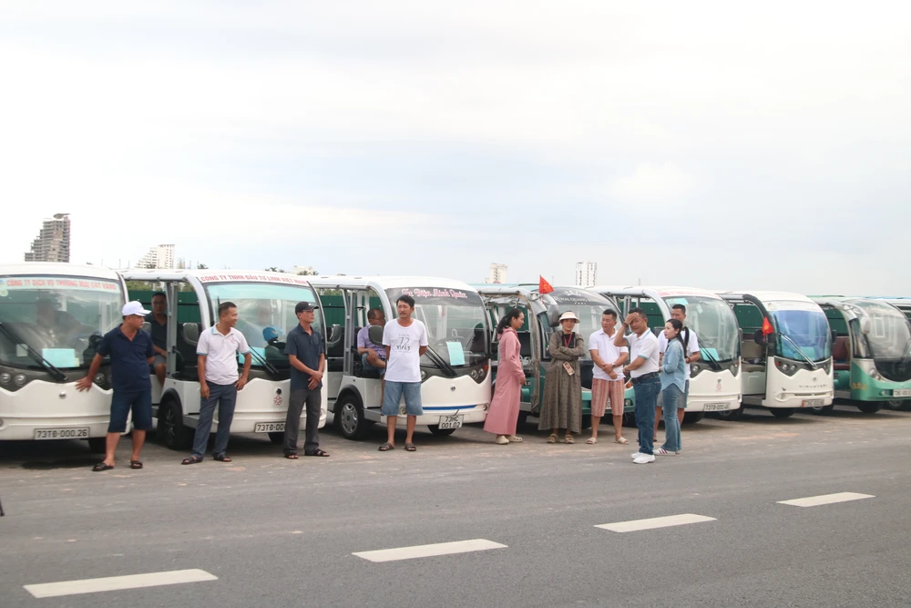 Quảng Trị họp liên ngành tìm cách gỡ khó cho xe điện bốn bánh