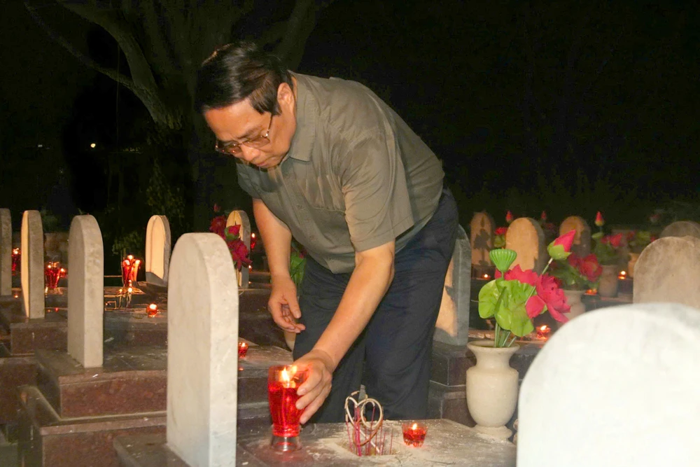 thu-tuong-pham-minh-chinh-thap-nen-tri-an (1).jpg