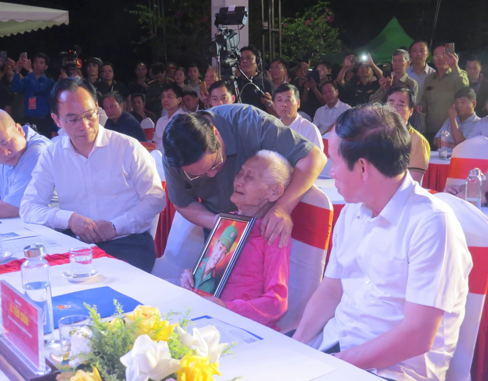 thu-tuong-pham-minh-chinh-thap-nen-tri-an (2).JPG