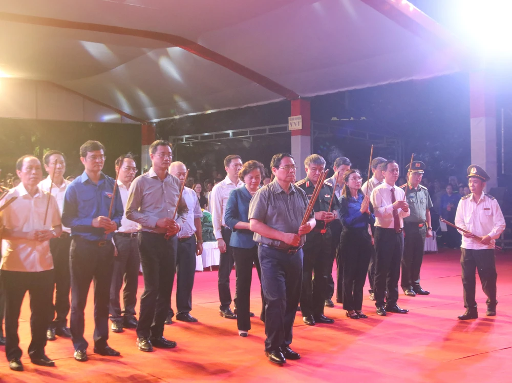 thu-tuong-pham-minh-chinh-thap-nen-tri-an (7).JPG