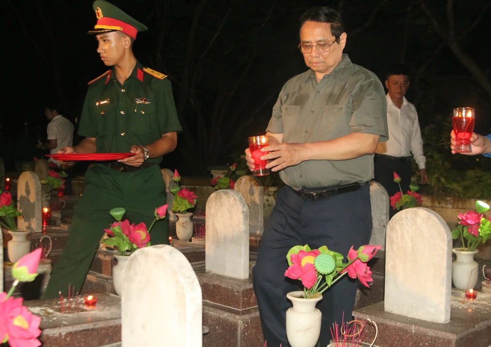 thu-tuong-pham-minh-chinh-thap-nen-tri-an (9).JPG