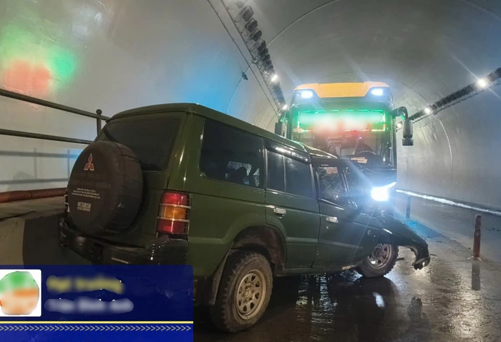 Xe ô tô con đối đầu xe khách trong hầm Đèo Ngang, 2 người tử vong tại chỗ
