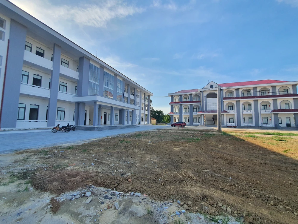 nha-cong-vu-o-quang-tri (3).jpg