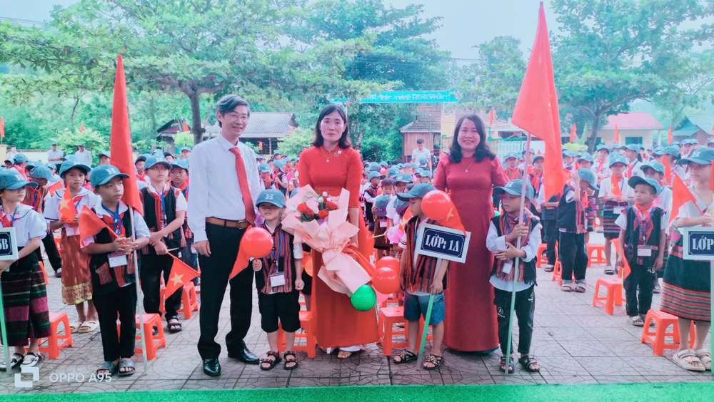 hoc-sinh-vung-cao-ngay-tuu-truong (8).jpg