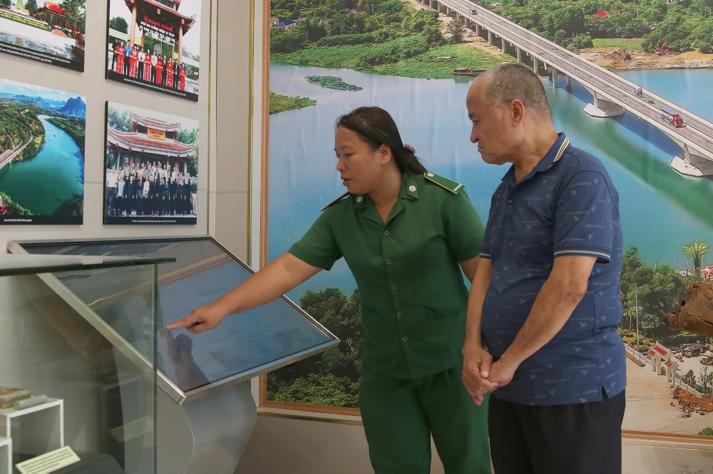 khu-tuong-niem-16-thanh-nien-xung-phong-ben-pha-long-dai (10).JPG