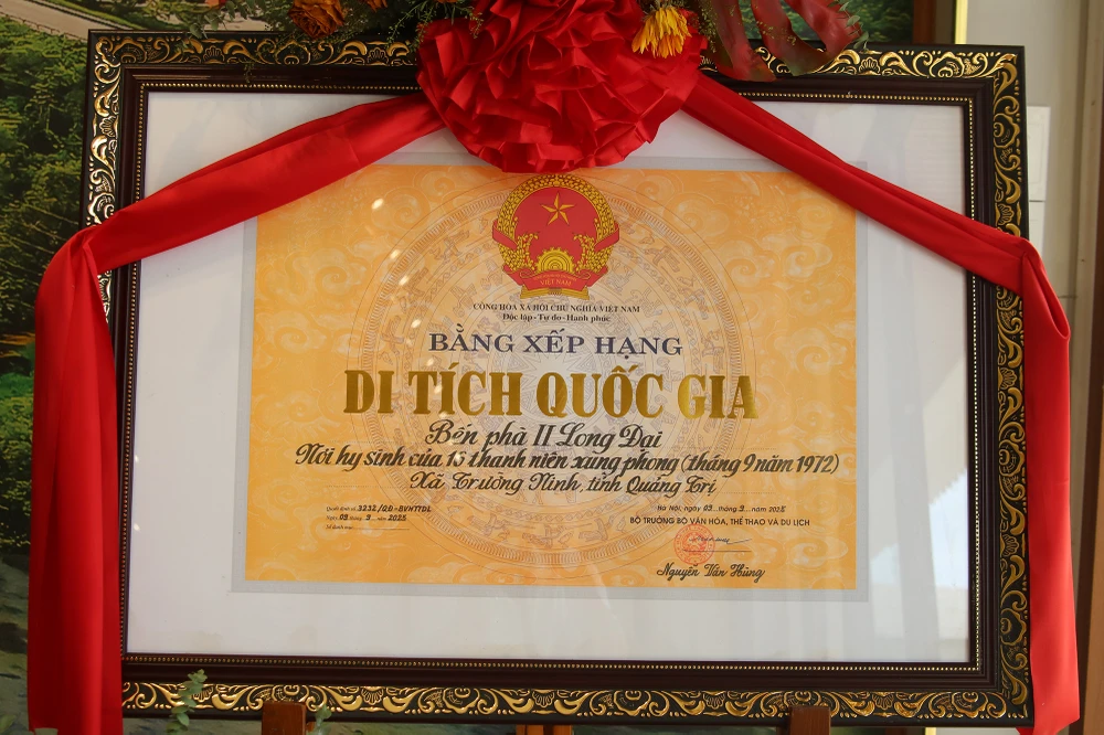 khu-tuong-niem-16-thanh-nien-xung-phong-ben-pha-long-dai (8).JPG