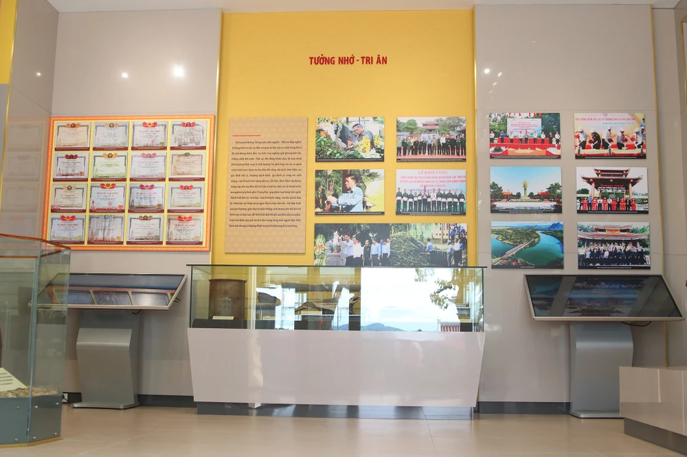 khu-tuong-niem-16-thanh-nien-xung-phong-ben-pha-long-dai (9).JPG