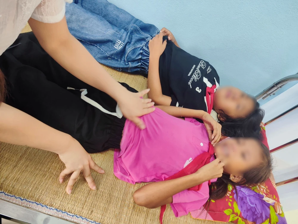 Vụ 40 học sinh nghi ngộ độc nhập viện: Xác minh thông tin về phó hiệu trưởng