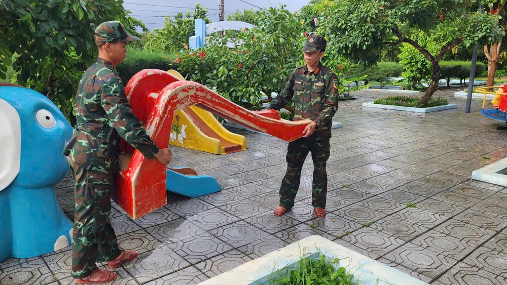 Quảng Trị cho học sinh nghỉ học để phòng tránh bão số 10