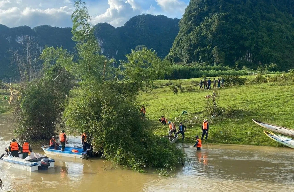 Tìm thấy thi thể nam học sinh bị nước cuốn trôi khi cùng mẹ dắt trâu đi tránh lũ