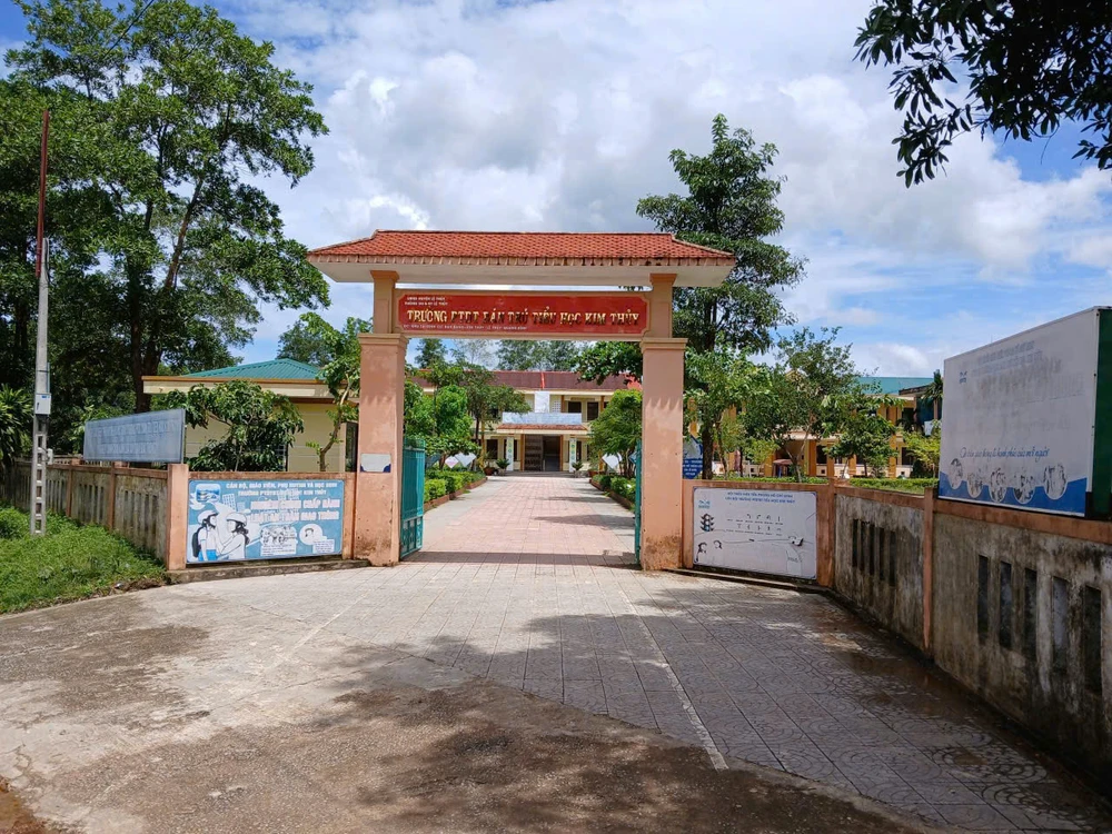 Vận động 75 học sinh trở lại lớp sau vụ nghi ngộ độc do bữa ăn sáng ở trường