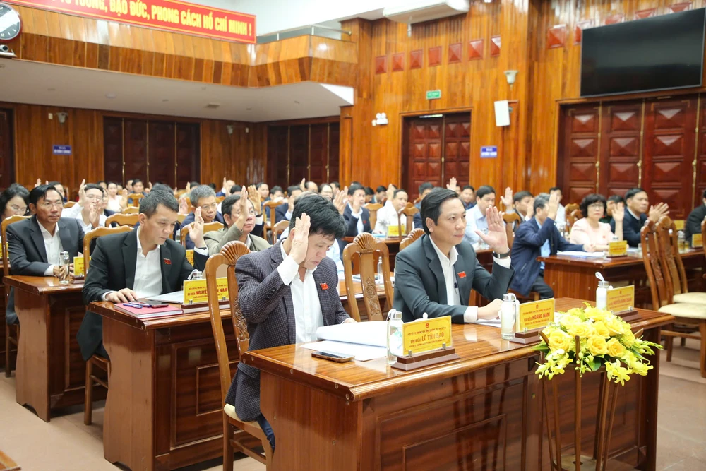 Bãi nhiệm 1 Hội thẩm TAND tỉnh Quảng Trị do vi phạm pháp luật