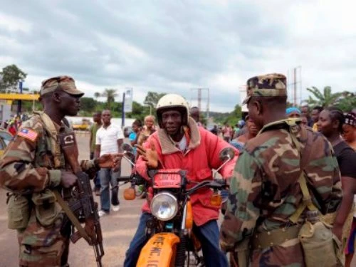 Trung tâm cách ly dịch bệnh Ebola bị tấn công, 17 bệnh nhân mất tích ảnh 1