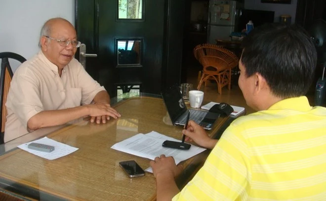 Ông Nguyễn Đăng Hưng trao dổi với phóng viên. Ảnh Nam Dương