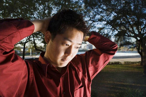 Ngày vợ mất, tôi phát hiện ra gầm tủ chứa toàn phong bì của vợ ảnh 2