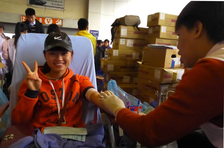 Những “bóng hồng” hiến máu trong ngày 8-3 ảnh 5