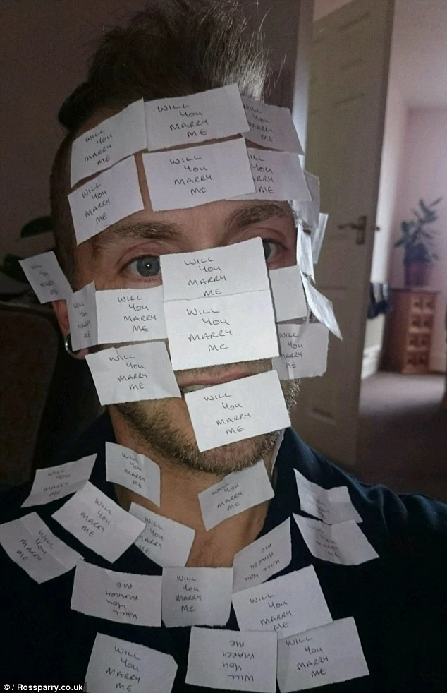 Cầu hôn bạn gái với hơn 150 bức ảnh selfie bí mật ảnh 4 Cầu hôn bạn gái với hơn 150 bức ảnh selfie bí mật ảnh 4