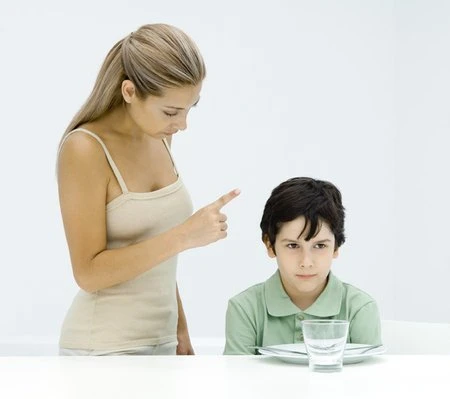 5 sai lầm của cha mẹ khiến con lì hơn ảnh 2