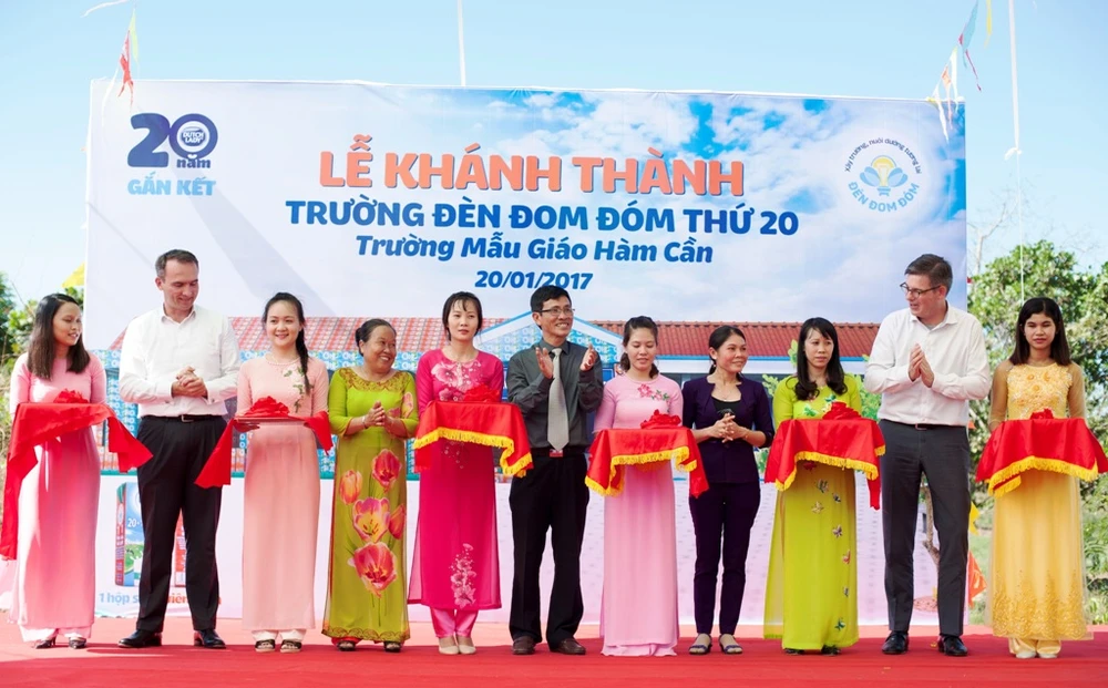 Cô Gái Hà Lan khánh thành trường Đèn Đom Đóm thứ 20 ảnh 1