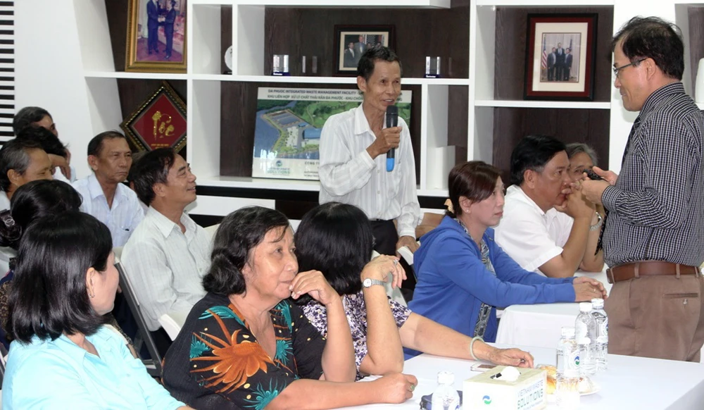 Một ngày theo chân VWS đi trao quà từ thiện ảnh 6