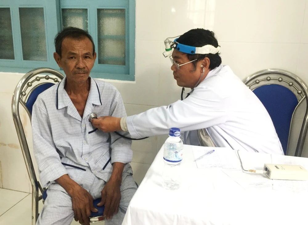 VWS: 400 phần quà, khám bệnh cho người nghèo Bình Chánh ảnh 3