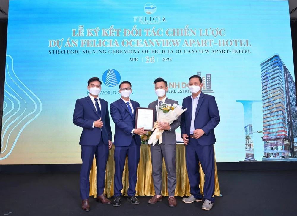 Các đại diện 2 bên trong lễ ký kết.